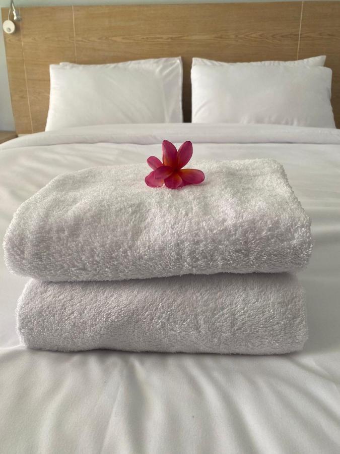 Manuver Surf And Stay Uluwatu Bali Jimbaran  Exterior photo