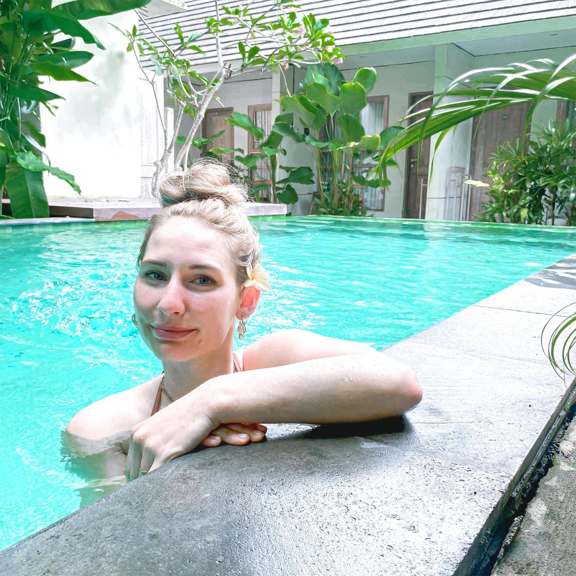 Manuver Surf And Stay Uluwatu Bali Jimbaran  Exterior photo